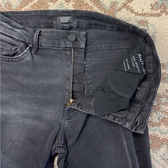 Mother High Waisted Locker Denim Jeans Faded Black
Skinny Size 30 - Picture 8 of 9